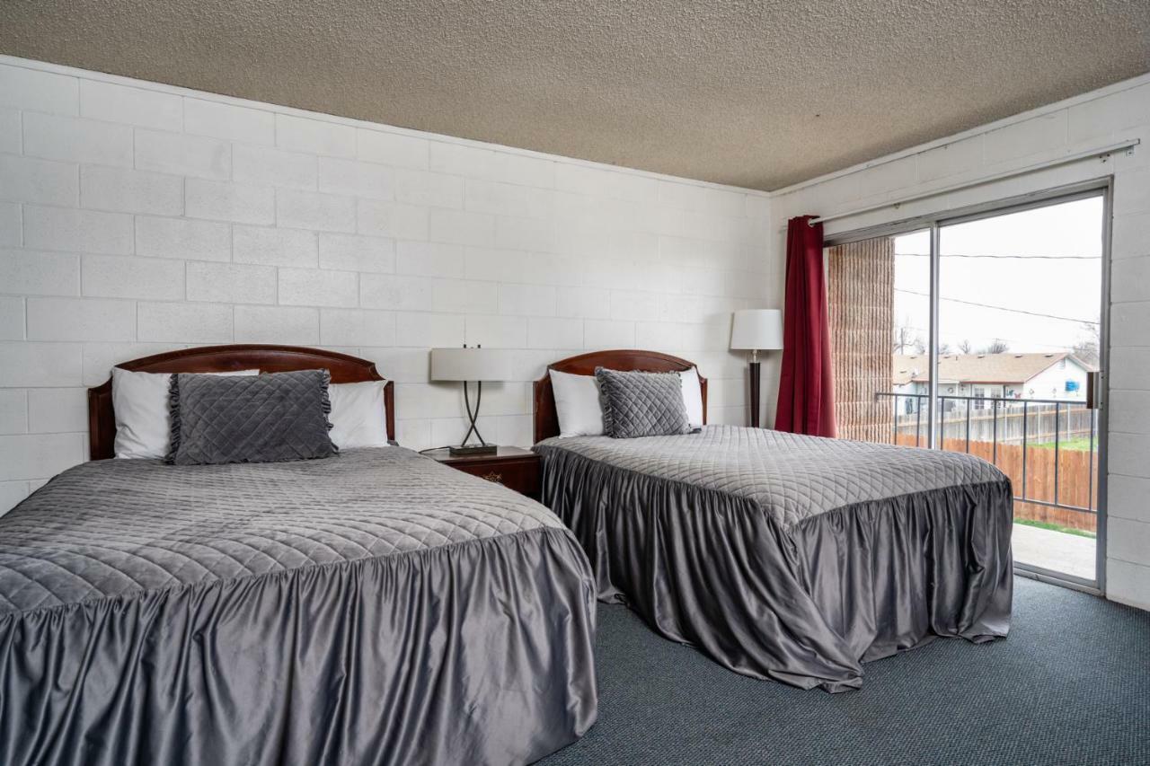 M&M Motel Connell エクステリア 写真